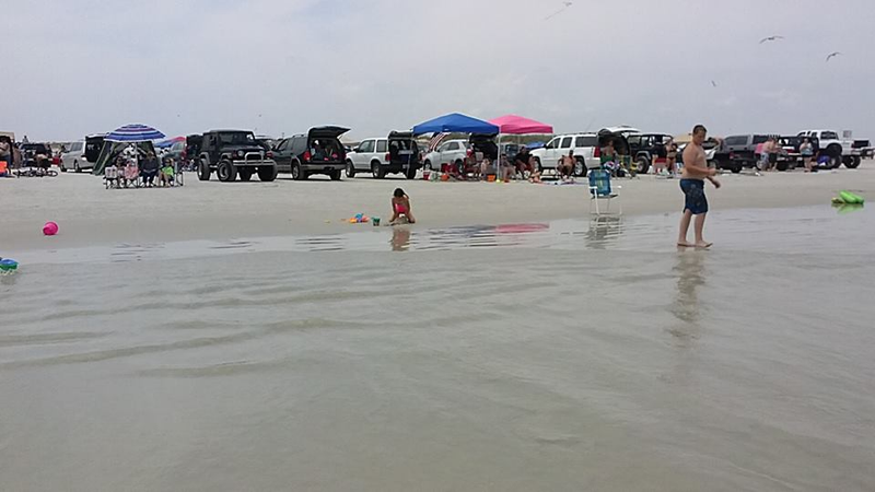 Illustration for article titled Tide Drowns 'Hundreds' Of Vehicles On Florida Beach 'With No Warning'